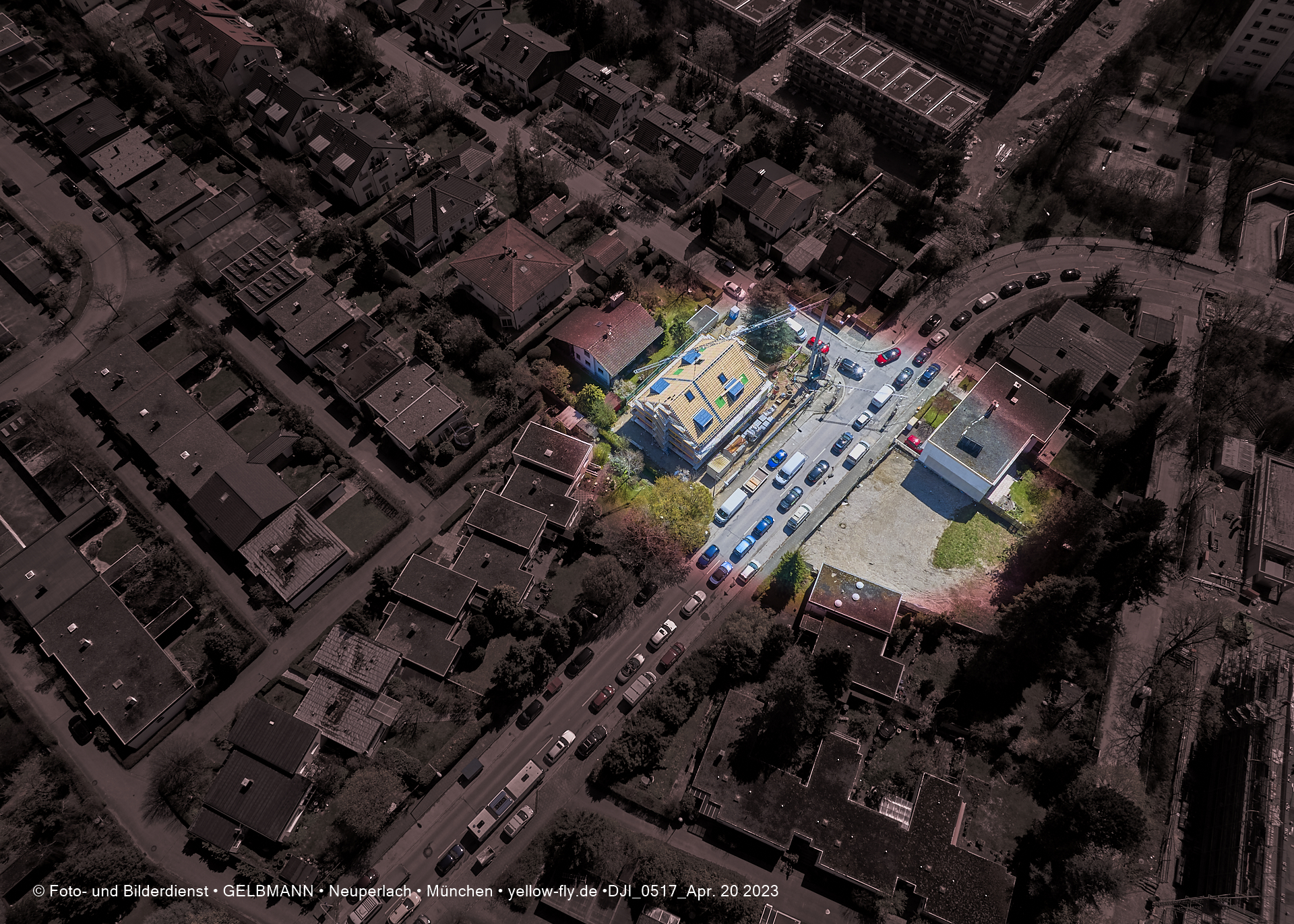 21.04.2023 - Luftbilder von der Baustelle Niederalmstraße 16 in Neuperlach